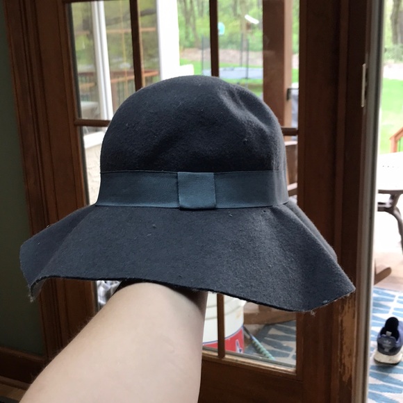Grey felt floppy hat - Picture 2 of 2